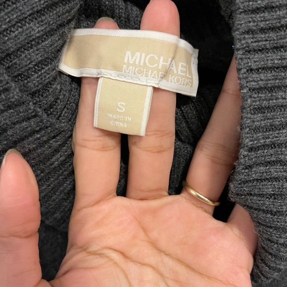 Michael Kors turtle neck - Picture 3 of 3